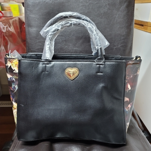 Betsey Johnson XOJayla Bag - Picture 1 of 9